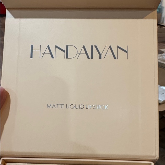 Matte Lip Gloss Set - Red and Brown Shades - Picture 3 of 4